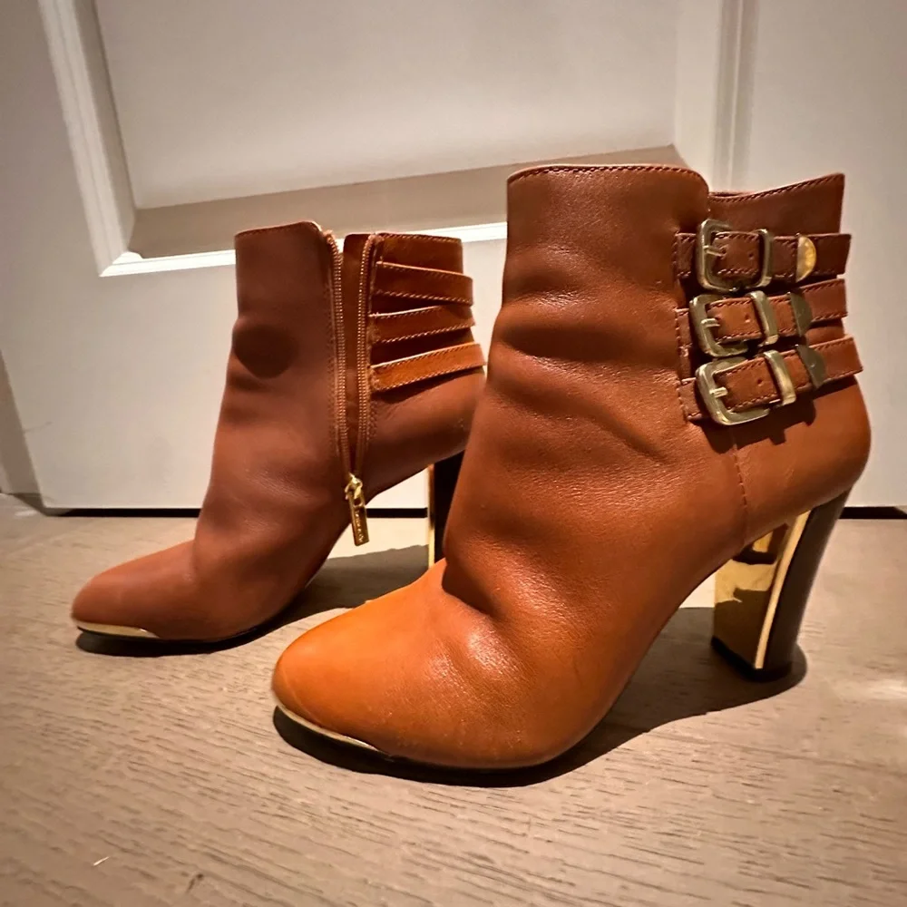 Louise Et Cir Leather Brown/Cognac color
Gold Buckles Stacked Heel Boo… - Picture 4 of 9